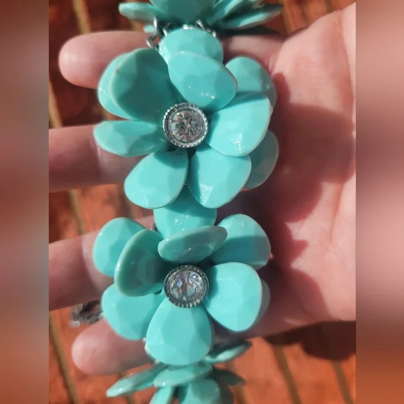 Vintage Floral Necklace - Picture 4 of 10